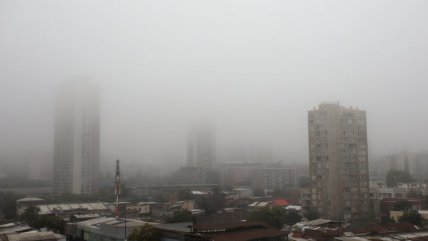   Santiago amaneció este viernes bajo una espesa neblina 