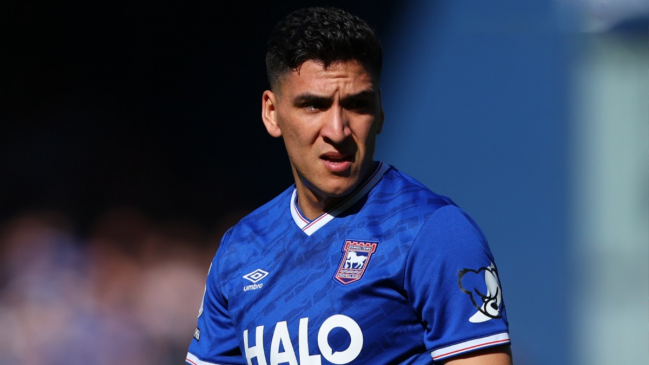 Marcelino Núñez ingresó como suplente y fue sustituido en el triunfo de Ipswich ante Norwich