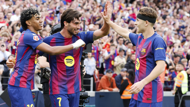 FC Barcelona goleó a Espanyol en el derbi y estiró su ventaja en el liderato de La Liga