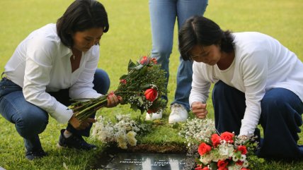 Keiko Fujimori visitó antes de votar la tumba de su padre