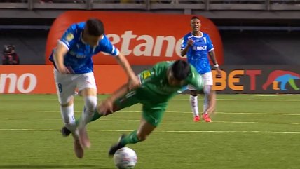 Así operó el VAR en la expulsión del jugador de Audax Marco Collao ante U. Católica
