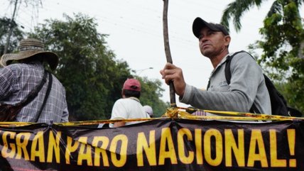 Protestas campesinas en Colombia bloquean acceso a aeropuerto de Bucaramanga