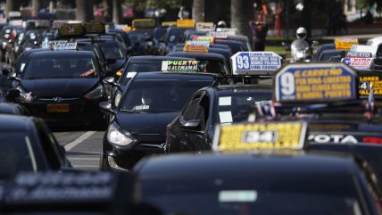   Protesta de colectiveros en Iquique por bono impago: Anuncian alza de pasajes 