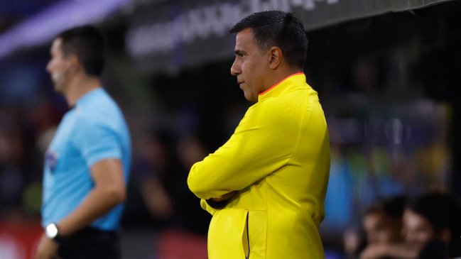 [VIDEO] César Farías se indignó con periodista en rueda de prensa tras derrota de Barcelona ante Boca