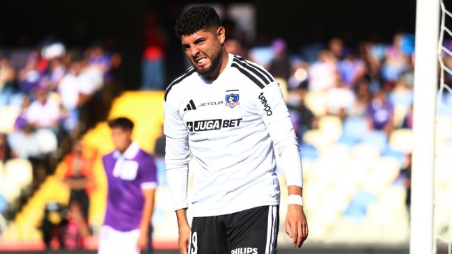 Maximiliano Romero salió golpeado de la práctica de Colo Colo