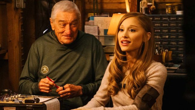 Ariana Grande se enfrenta a Ben Stiller y Robert De Niro en el trailer de 