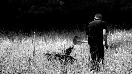   Dos sujetos fueron sorprendidos cavando los restos de 50 niños en Trinidad y Tobago 