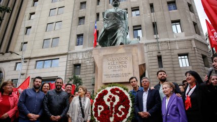   PS conmemoró sus 93 años de historia en el monumento a Salvador Allende 