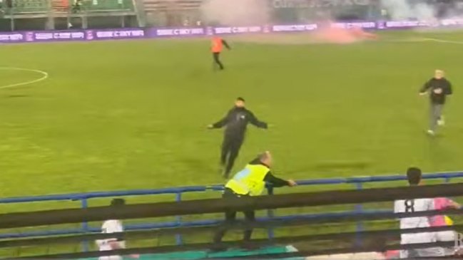 [VIDEO] Escándalo en Italia: Hinchas de equipo de la Serie C persiguieron a sus futbolistas