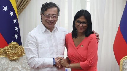 Petro fue recibido por Delcy Rodríguez en su primera visita a Venezuela post Maduro