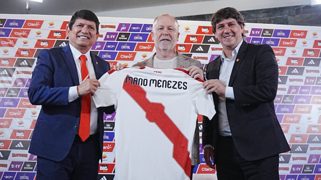 Mano Menezes, DT de Perú, viajó a Puno.