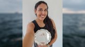 Bárbara Hernández fue galardonada en Inglaterra por su doble cruce del Canal de la Mancha