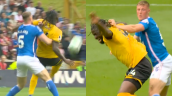 [VIDEO] De no creer: Jugador fue expulsado por jalar del pelo a su rival en la Premier League