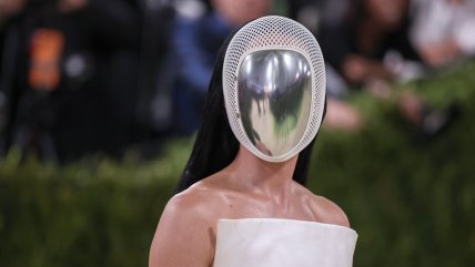 Katy Perry llegó con una máscara a la MET Gala 2026