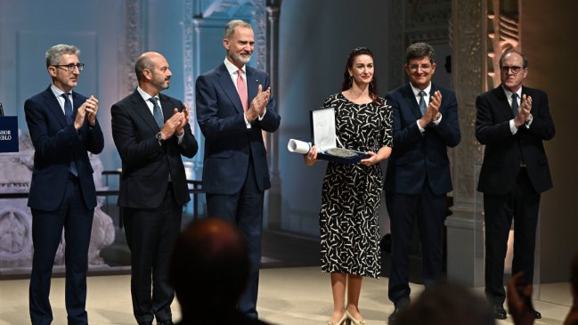 Felipe VI entregó premio de DD.HH. al Museo de la Memoria de Chile