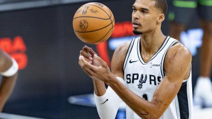   Wembanyama y los Spurs se dan un festín para igualar la serie ante los Wolves 