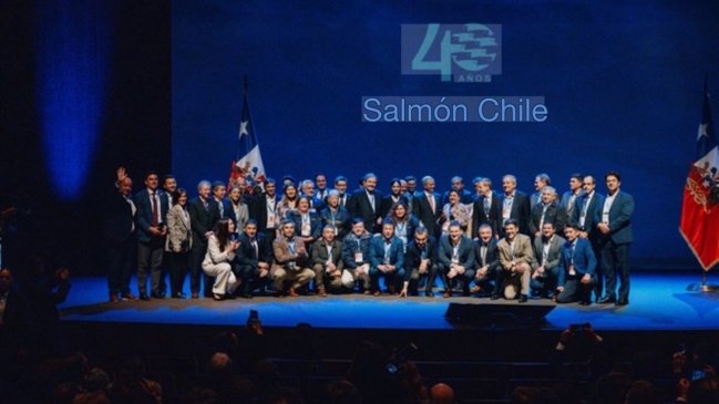 Desafíos de la industria y debate por ley lafkenche marcaron el Salmón Summit 2026
