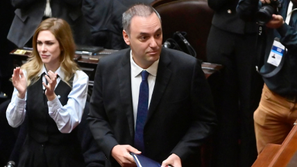 Viajes de lujo y exclusivas casas: Los escándalos de Adorni que ahogan al Gobierno de Milei