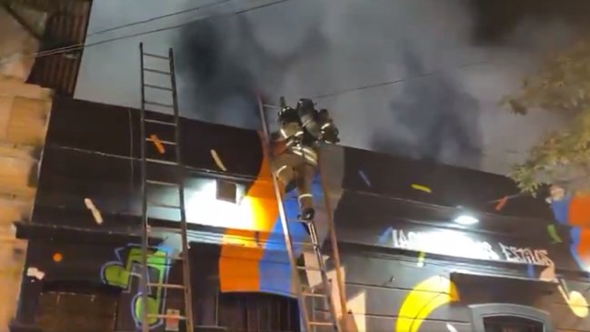 Incendio consumió restobar en el Barrio Bellavista