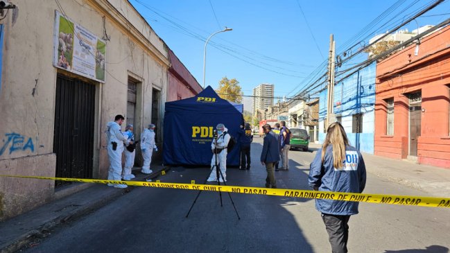 Hombre fue asesinado a balazos en plena vía pública de Recoleta