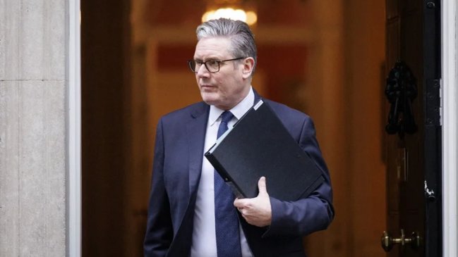 Reino Unido: Más de 60 diputados laboristas piden la dimisión del primer ministro Starmer