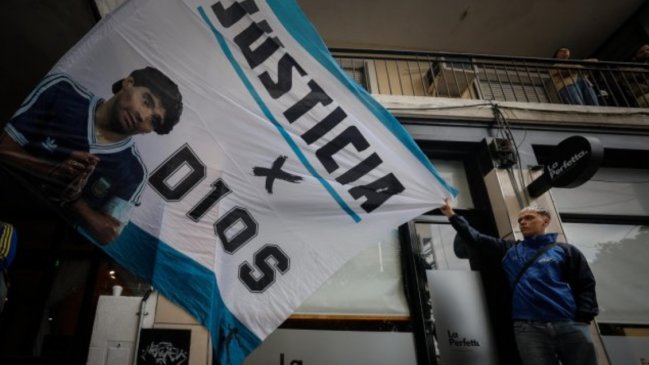 Hijas de Maradona demandaron a jueza que anuló juicio por su muerte