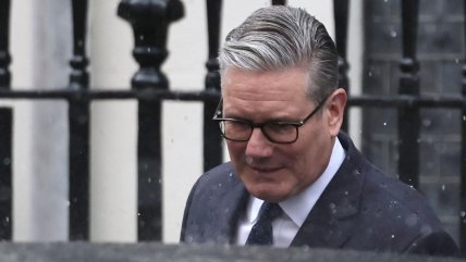   Crisis en Reino Unido: Starmer sufrió la primera renuncia de un ministro 