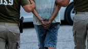Profesor de básica fue detenido en plena clase por caso de camioneta robada y drogas