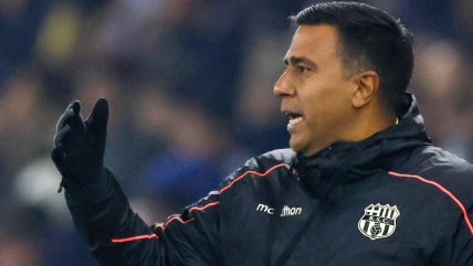   Farías reclamó por el arbitraje y tuvo tensión con la prensa tras eliminación de Barcelona 