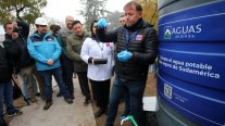 Autoridades monitorean corte de agua en ocho comunas de Santiago