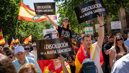 Miles de personas se reunieron en Madrid para pedir la renuncia de Pedro Sánchez