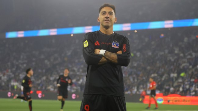 [VIDEO] El gesto que no se vio en TV: Javier Correa respondió a hinchas de la UC tras su doblete
