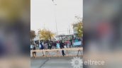 Preparación de sándwich gigante terminó mal: se lo robaron a pedazos