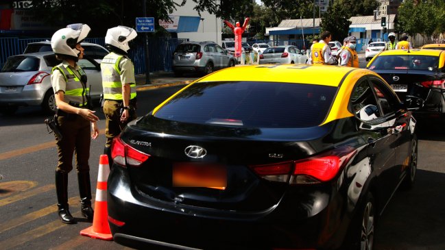 Carabineros abatió a taxista que evadió control en Recoleta