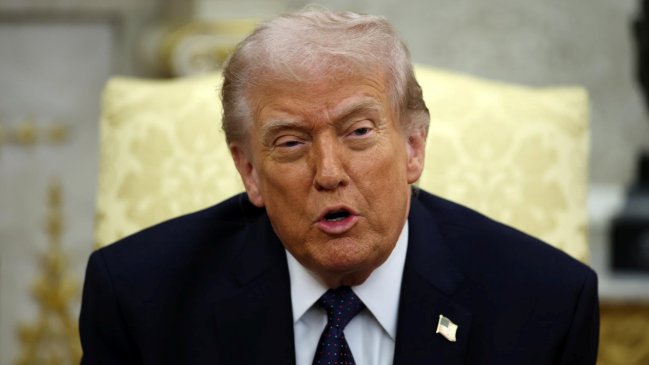 Trump se reúne con su equipo para tomar una 