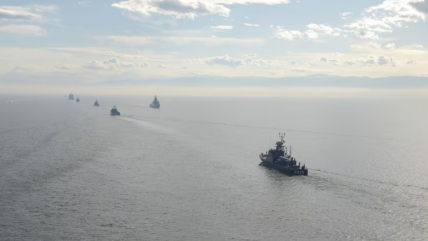 EE.UU. atacó un barco que intentaba romper el bloqueo a Irán cerca del estrecho de Ormuz