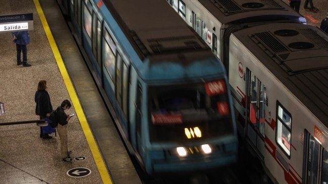 Metro suspendió servicio en nueve estaciones de Línea 5 por persona en la vía