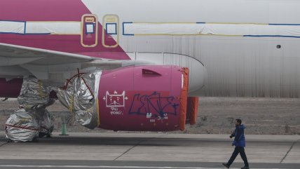 Vulneraron seguridad del aeropuerto para rayar un avión de JetSmart