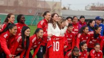 Ministra Duco visitó a La Roja Femenina en la antesala del crucial duelo por la Liga de Naciones