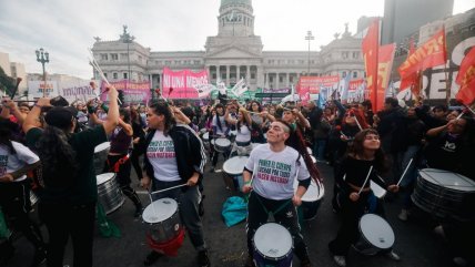 Argentina: Mujeres salieron a las calles contra los femicidios en aniversario de 