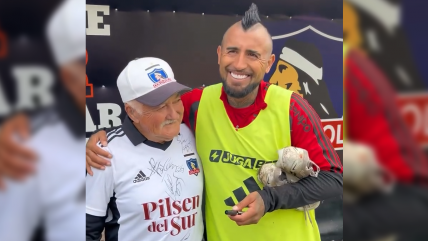   [VIDEO] Arturo Bello cumplió su sueño y conoció a Vidal junto al plantel de Colo Colo 