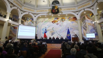   Cooperativa Deportes: Rectora de la U. de Chile acorrala a Azul Azul 