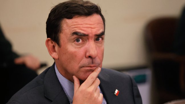 Ministro de Justicia no descartó indultos a violadores de niños: 