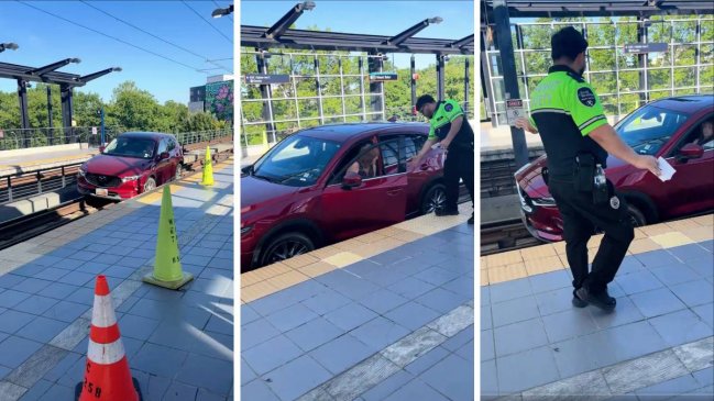 Conductora siguió el GPS y terminó manejando por las vías del tren en Estados Unidos