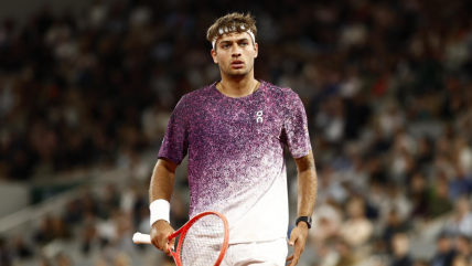   Arnaldi se retiró por un virus y Cobolli enfrentará a Zverev en la final de Roland Garros 