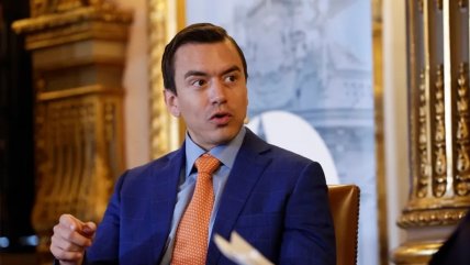   Presidente de Ecuador vuelve a reducir el Gobierno al fusionar ministerios y secretarías 