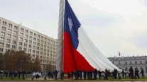PDI izó la Gran Bandera Bicentenario, con el Presidente como invitado