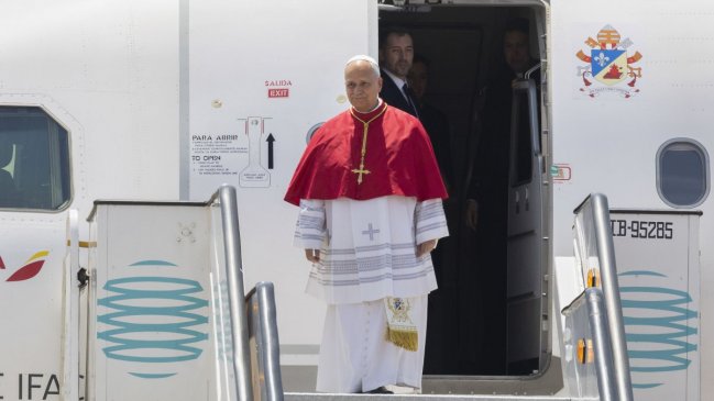 León XIV llegó a Barcelona para su visita de dos días a Cataluña