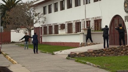   Sujeto armado provocó balacera frente a cuartel PDI de La Serena: Peatón recibió disparo 