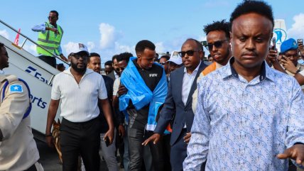   [VIDEO] Árbitro deportado por Estados Unidos fue recibido como un héroe en Somalía 
